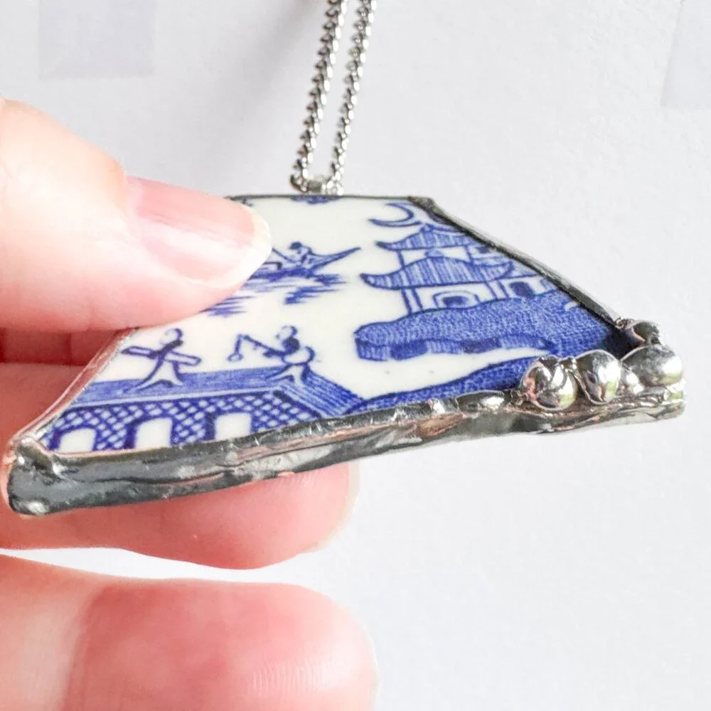 Handmade repurposed ceramic shard necklace with Asian theme - Picture 16 of 16